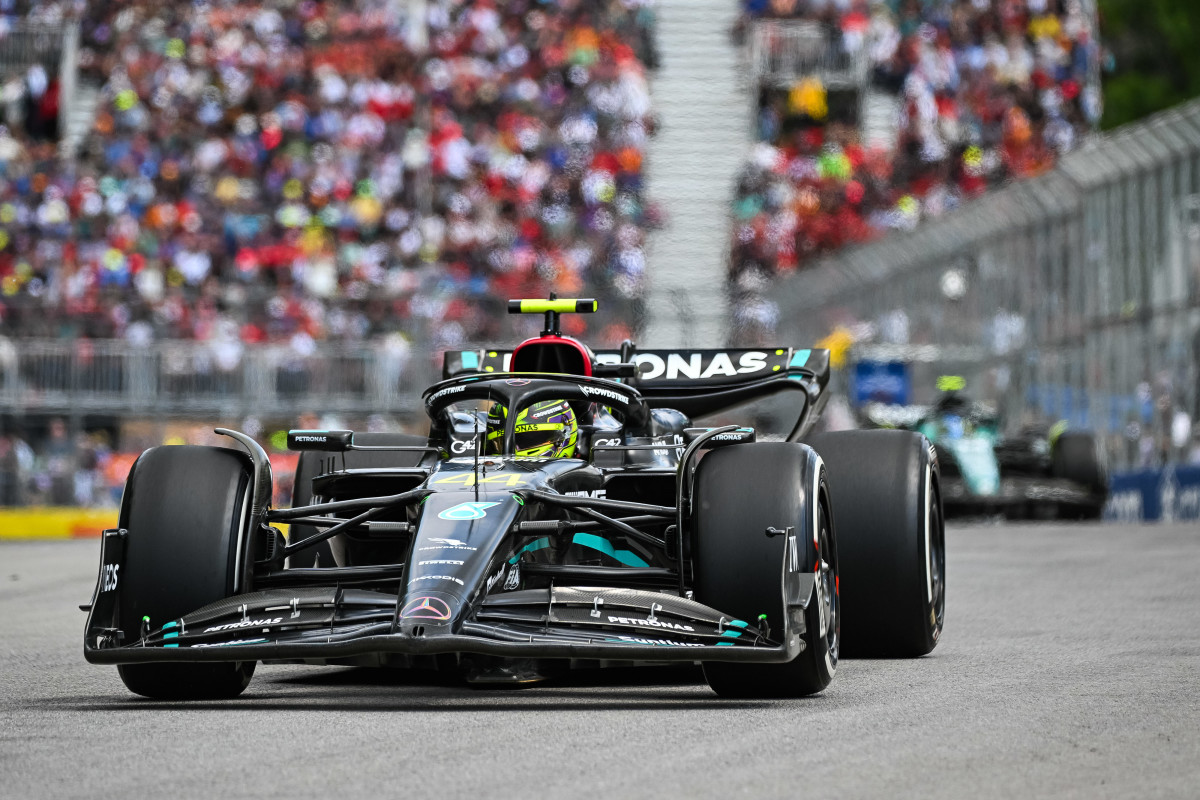 Mercedes - Lewis Hamilton